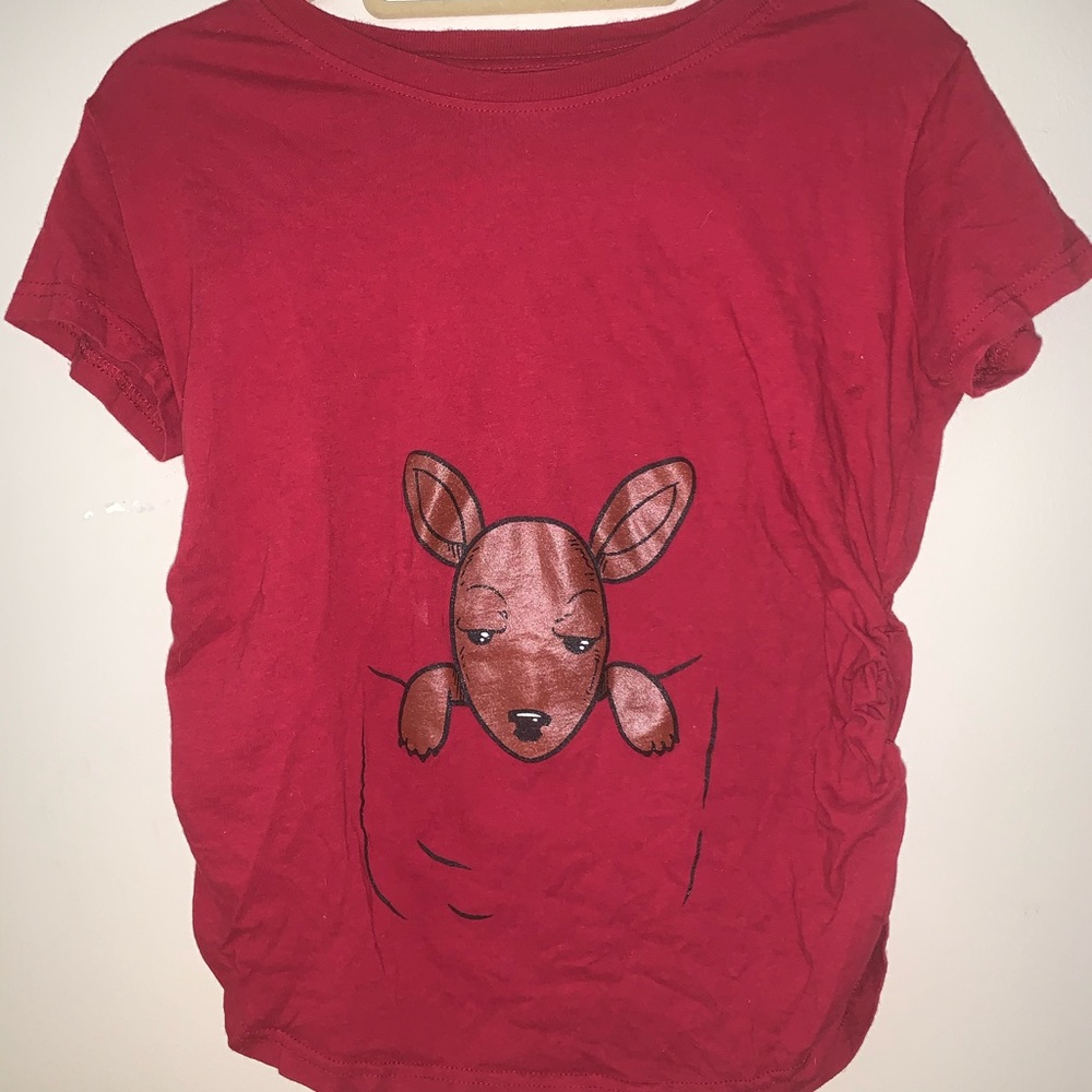Cute kangaroo pouch 🦘 maternity T-shirt small